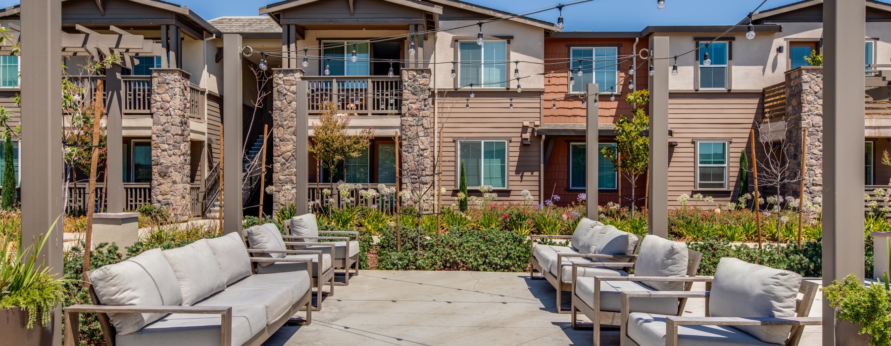 Brentwood apartments with outdoor area 